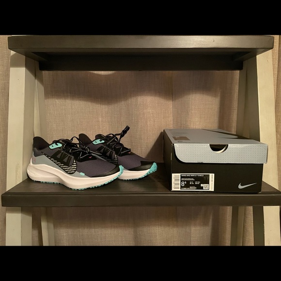 Nike Shoes - *NEW* Women’s Nike Winflo 7 Shield 8.5